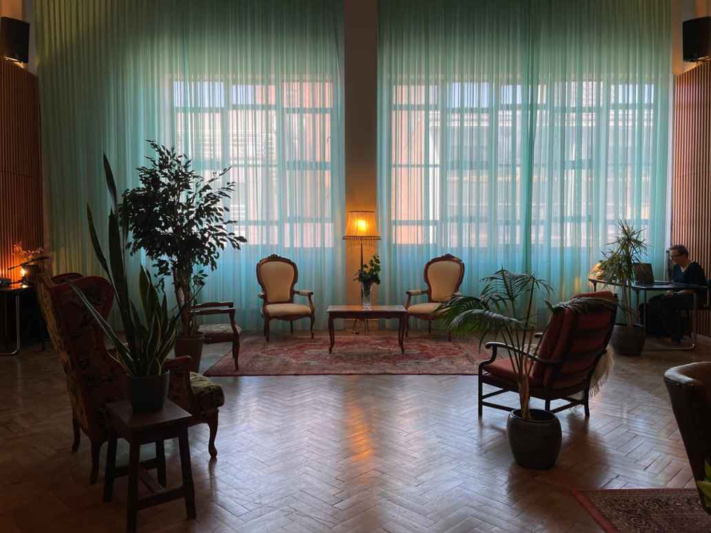Herladen in de stiltekamer van Theater Aan Zee.